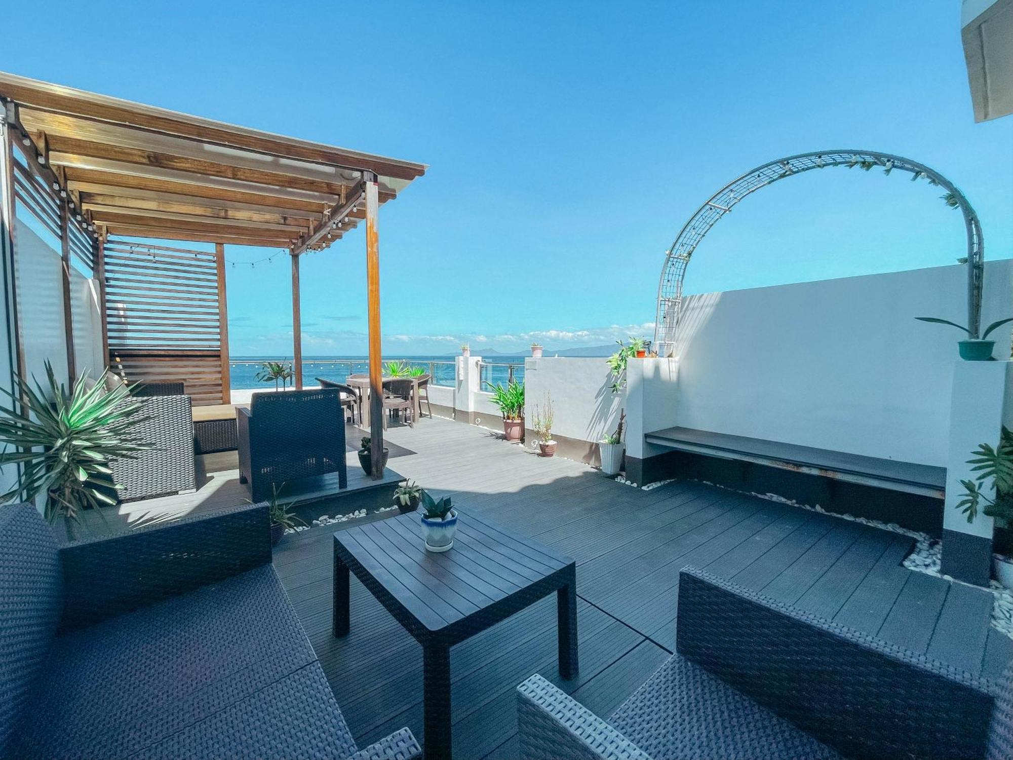 Casa Marco Suites Puerto Galera Powered By Cocotel Exterior photo