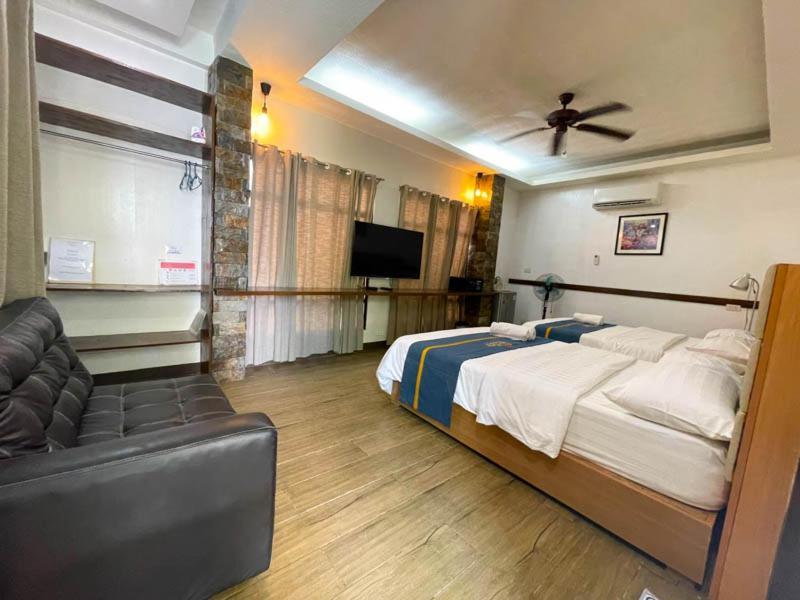 Casa Marco Suites Puerto Galera Powered By Cocotel Exterior photo