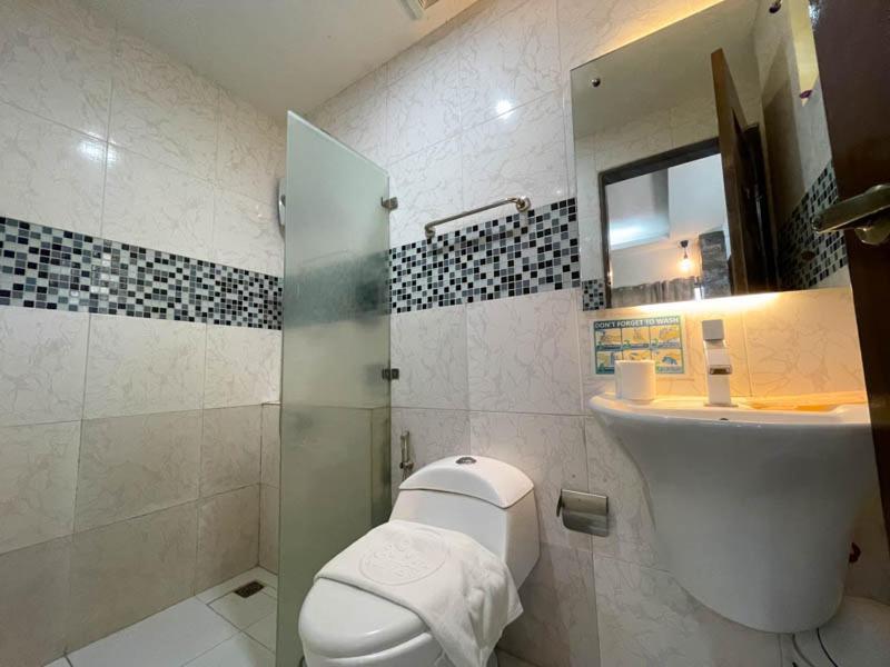 Casa Marco Suites Puerto Galera Powered By Cocotel Exterior photo