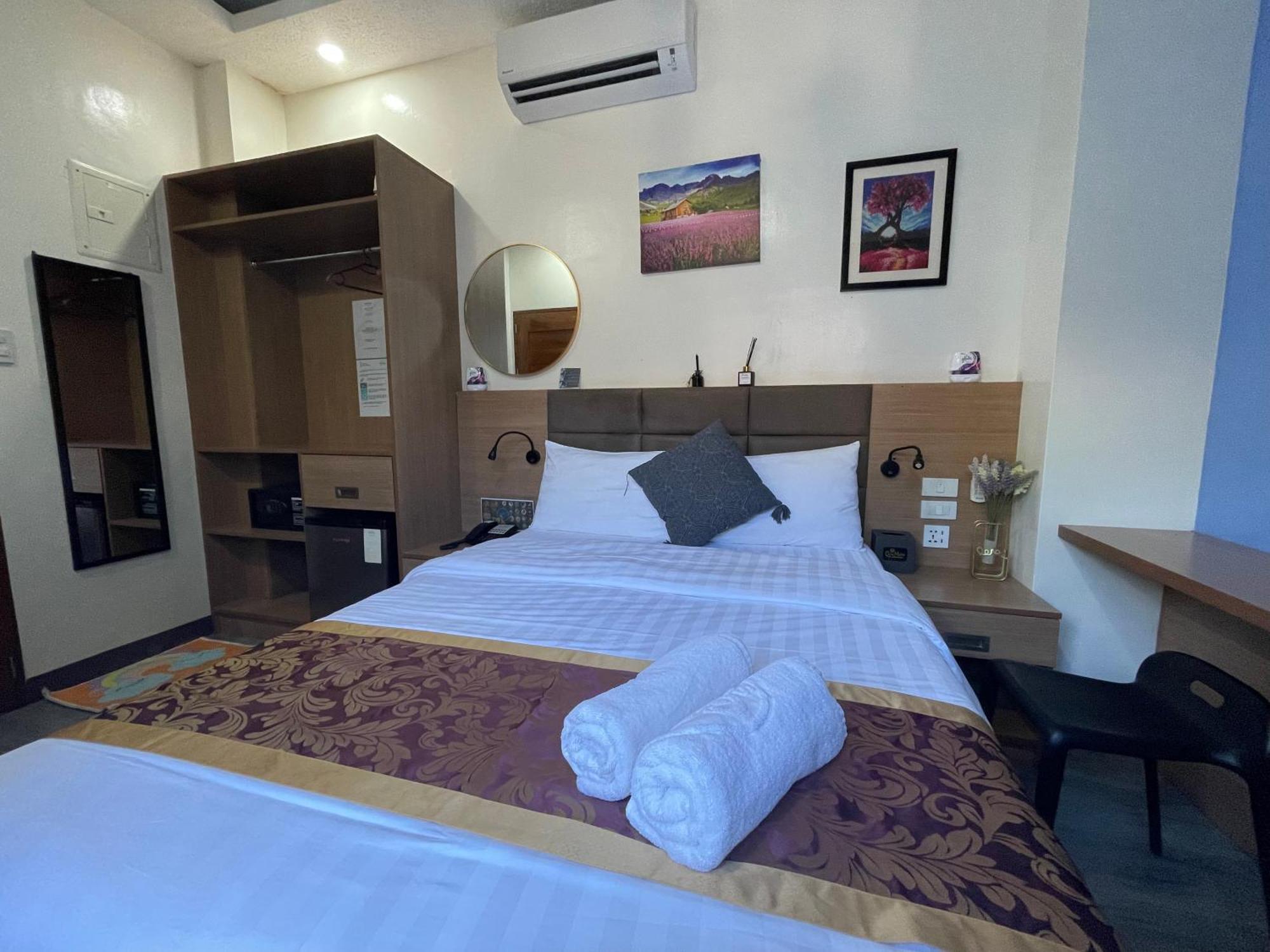 Casa Marco Suites Puerto Galera Powered By Cocotel Exterior photo