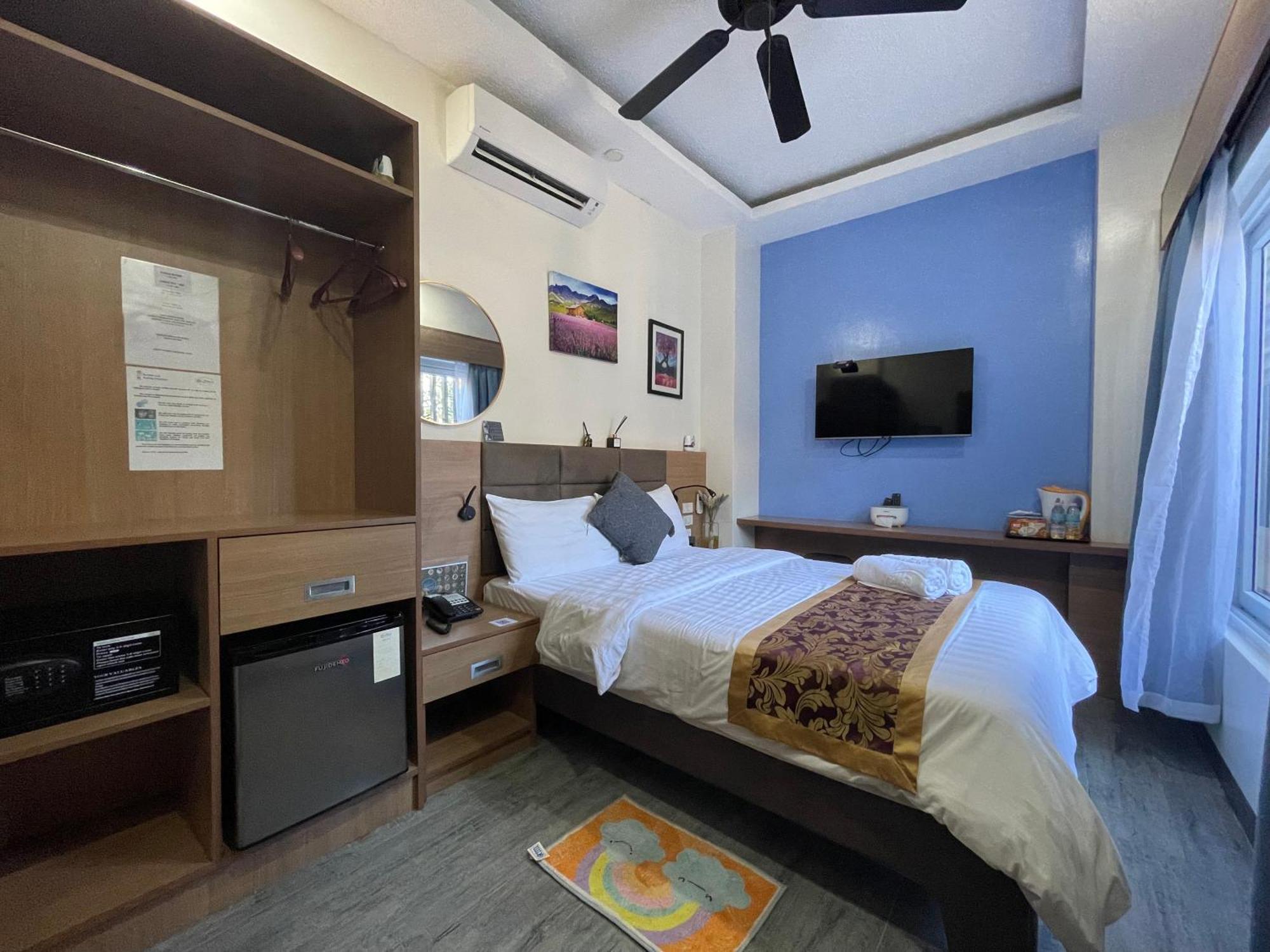 Casa Marco Suites Puerto Galera Powered By Cocotel Exterior photo
