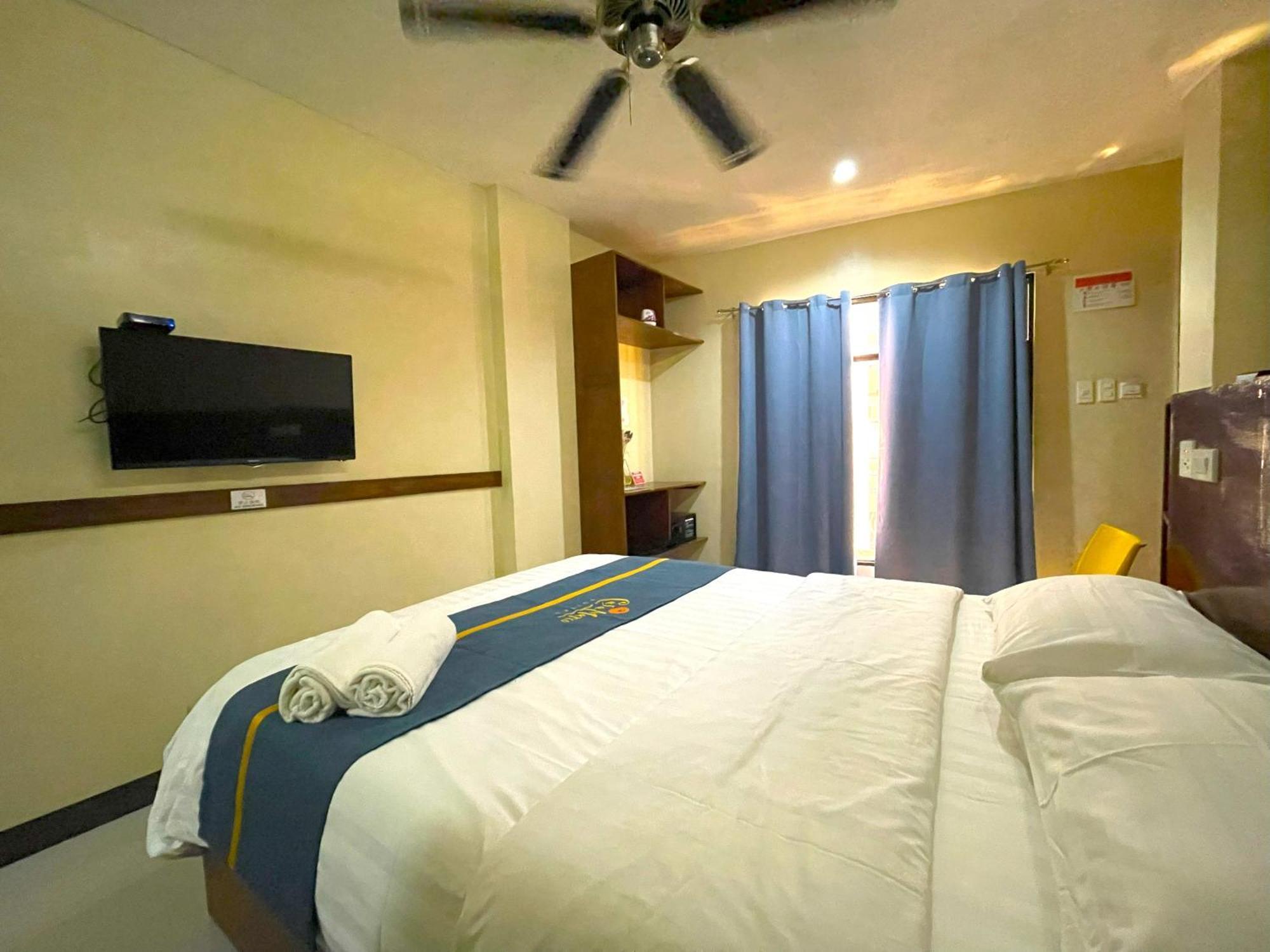 Casa Marco Suites Puerto Galera Powered By Cocotel Exterior photo
