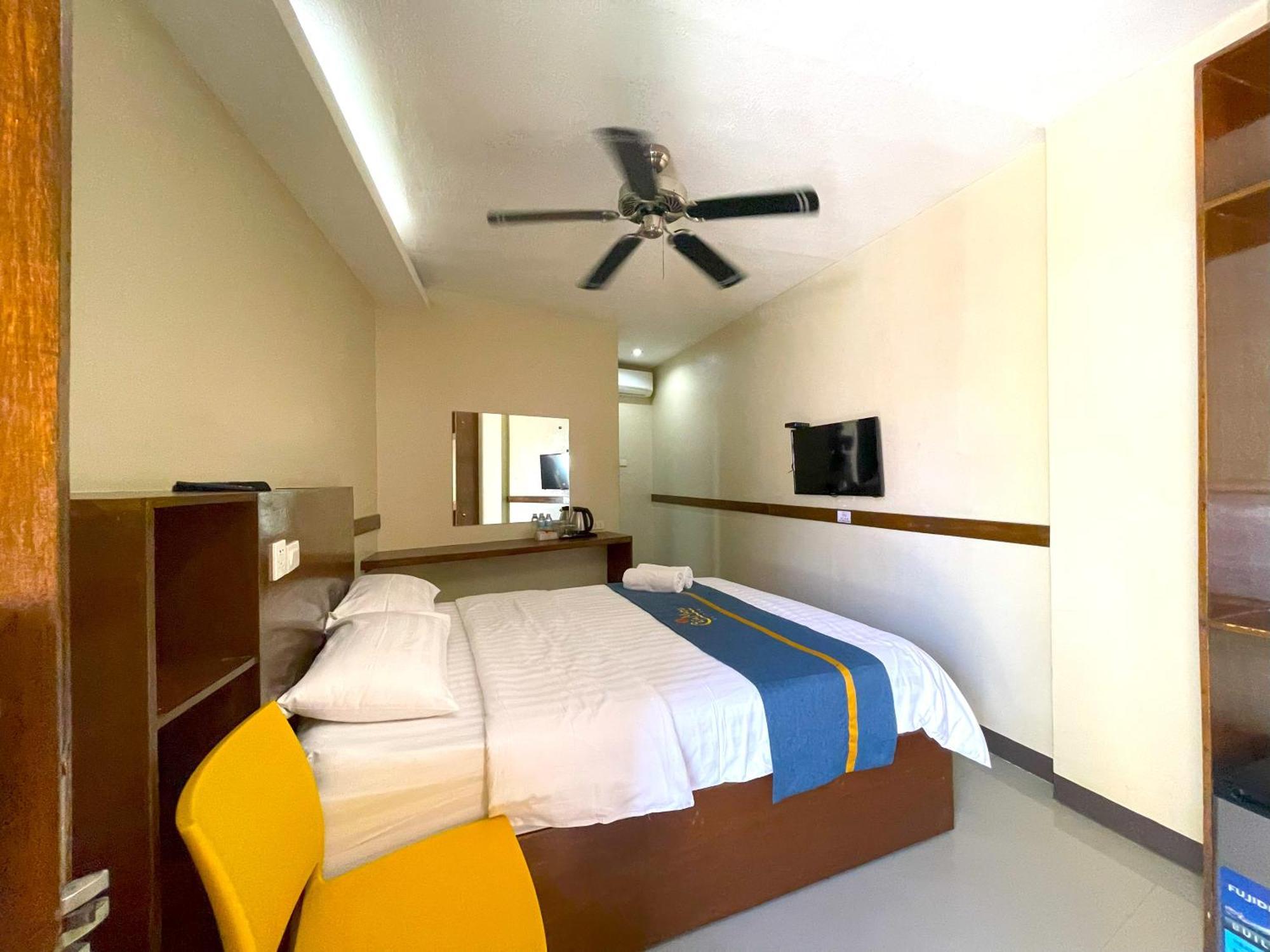 Casa Marco Suites Puerto Galera Powered By Cocotel Exterior photo