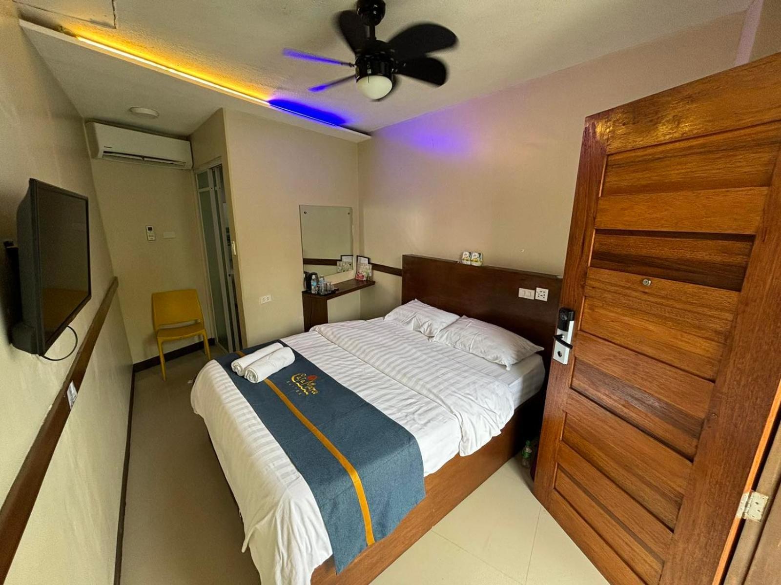 Casa Marco Suites Puerto Galera Powered By Cocotel Exterior photo